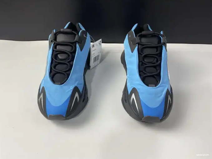 'Bright Cyan' GZ3079 Boost Yeezy 700 ADIDAS MNVN 0702